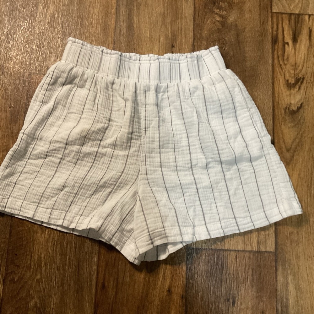 Monrow Women's White Pinstripe Gauze Flowy Shorts Size M Elastic Waist Pockets
